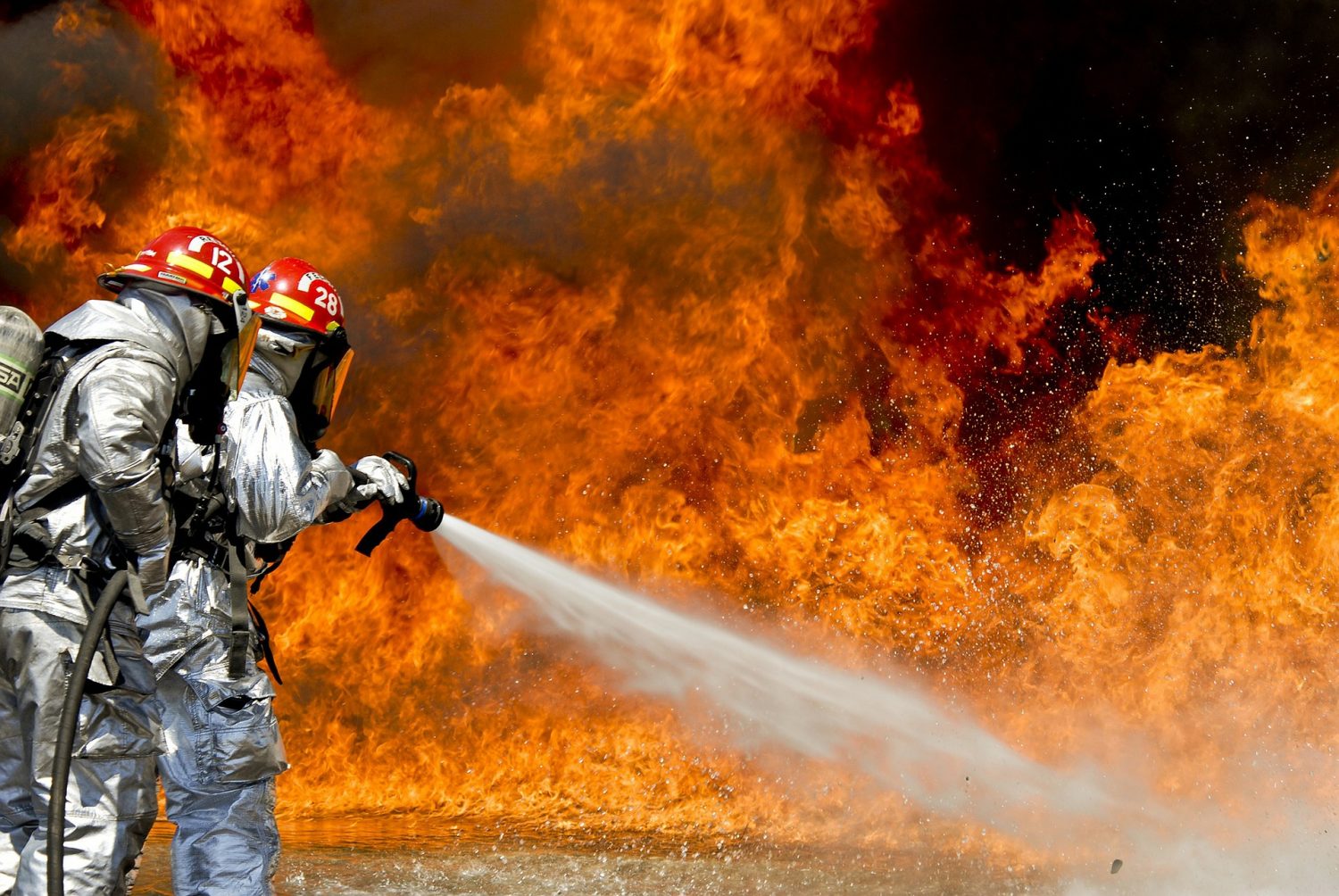 Pourquoi L Eau Eteint Elle Le Feu Curieux